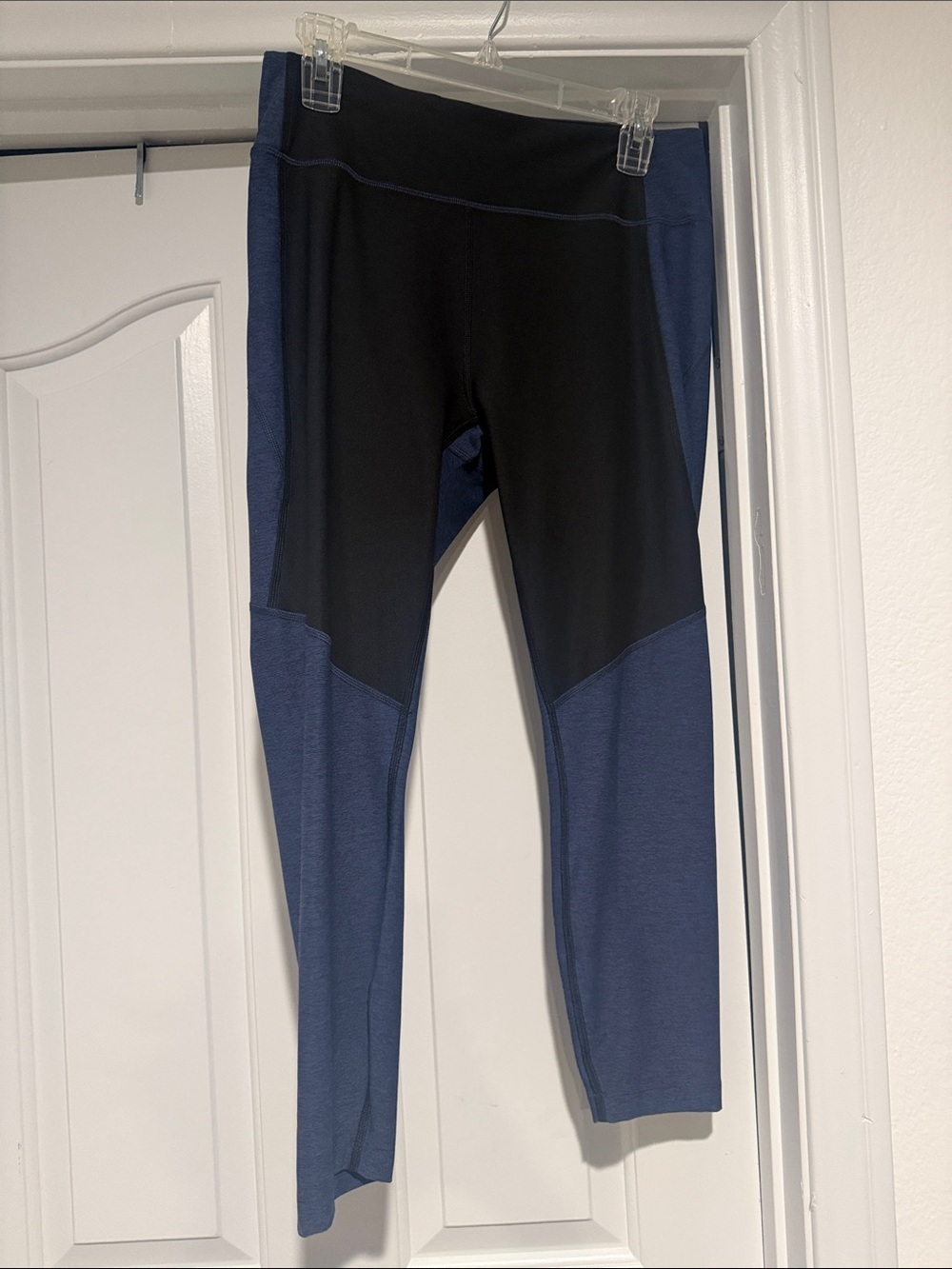 Outdoor Voices Leggings - Black & Navy